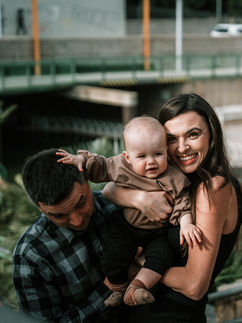 Family photoshoot in Malaga around nature