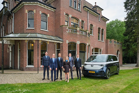 LIVAbestuur 22-23.jpeg