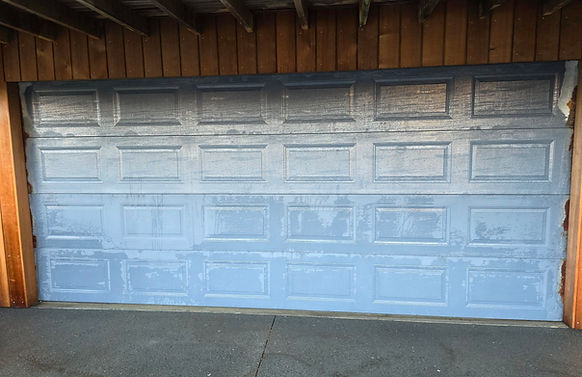 250407_4 Day Dawn Crescent Omaha_Garage Door_Before (1).jpg