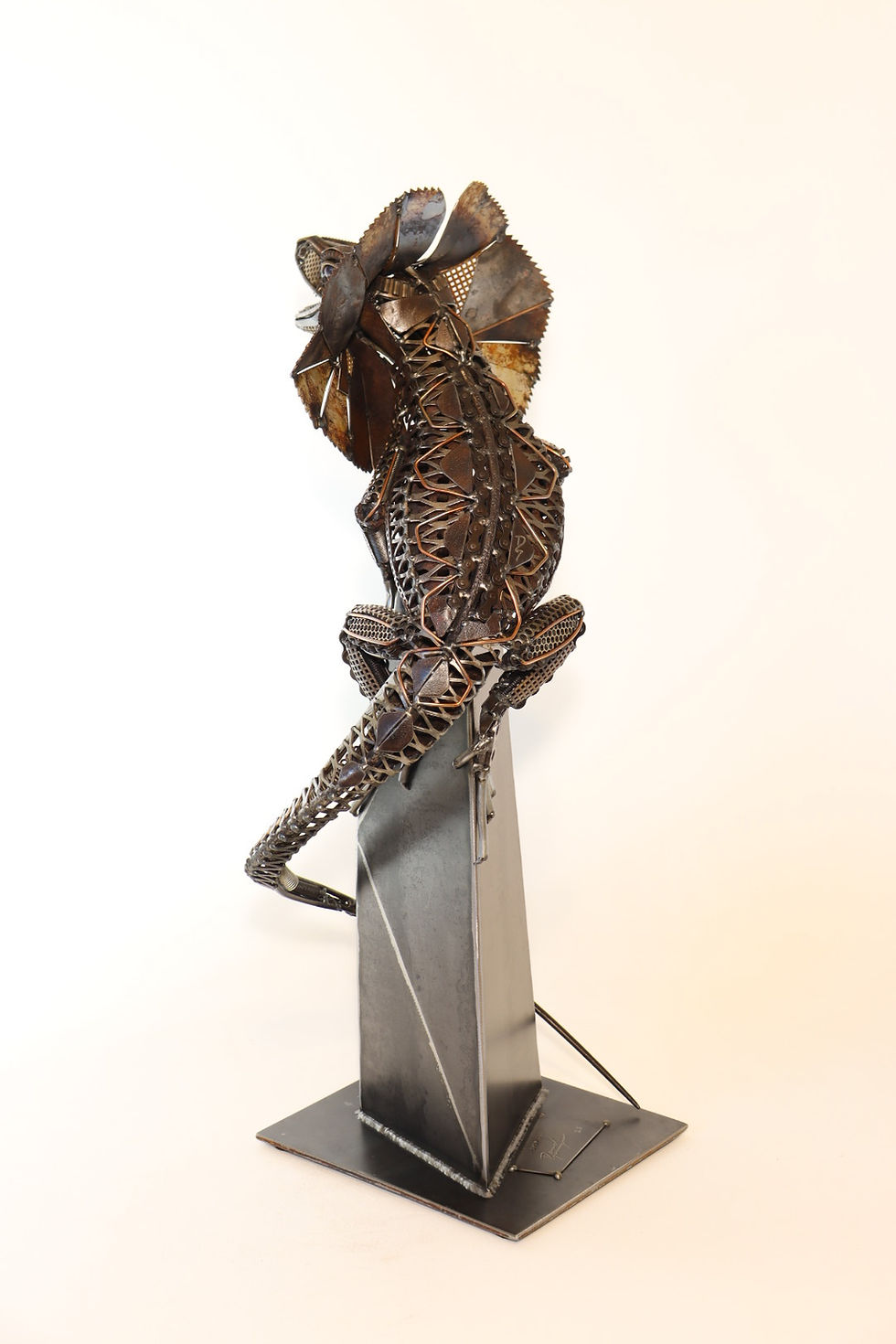 Thumbnail: 'Show Off' Frilled Lizard