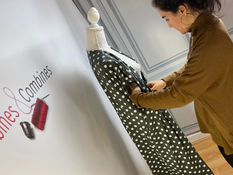 Une apprenante Bobines et Combines en train de créer une robe