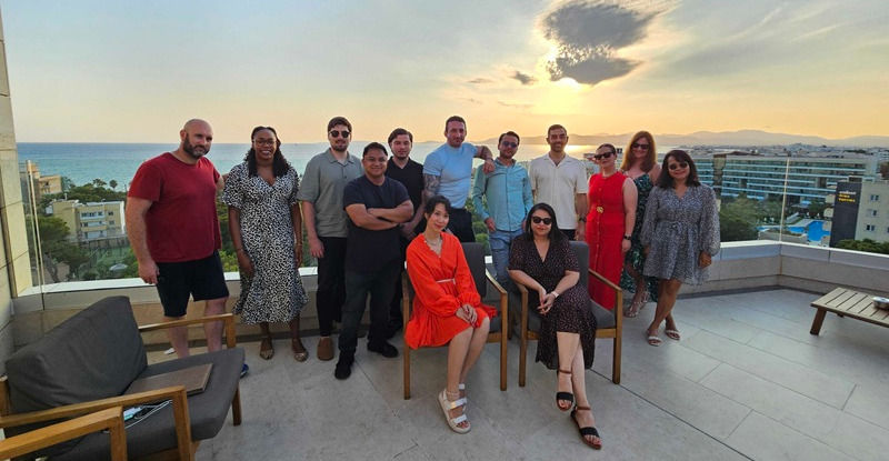 L'équipe Blendy, expert-comptable digital, sur une terrassse à Palma de Majorque
