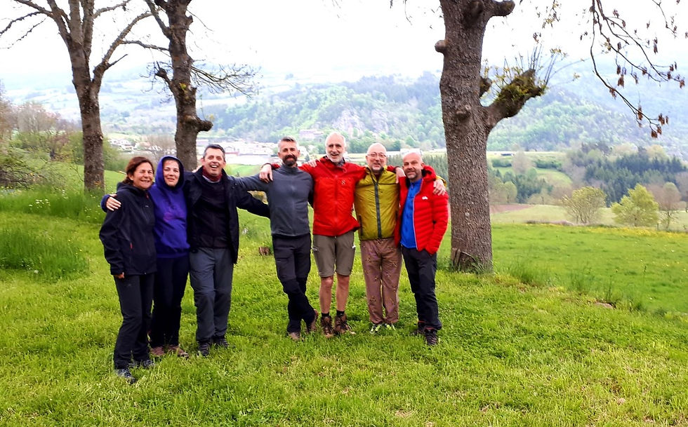 Jacques Pézier et son groupe de randonneurs sur le Chemin de Compostelle