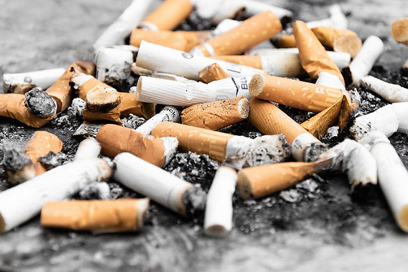 Mégots de cigarette, symbolisant l'addiction soigné par Jacquez Pésier sophrologue Paris 3