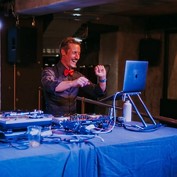 DJ à Megève, Djenco anime vos évnements d'entreprise, vos mariages, vos soirées privées en Haute Savoie