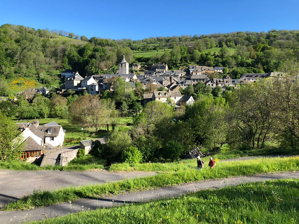 Deux randonneurs sur le chemin de Compostelle