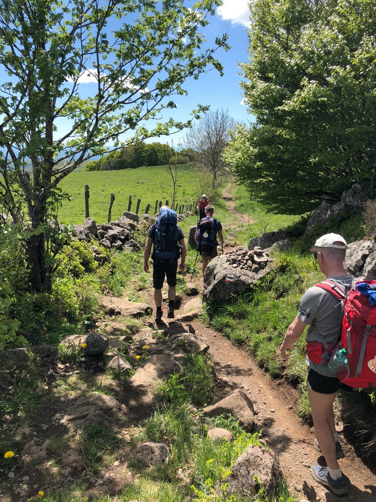 Groupe de randonneurs sur le Chemin de Compostelle