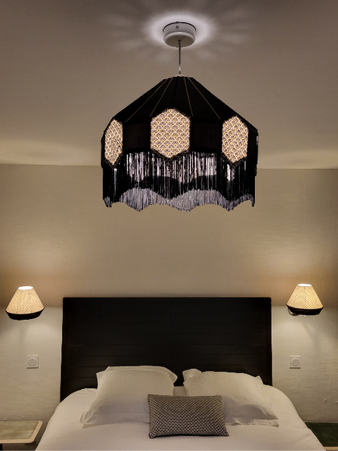 Suspension de chambres d'hôtes, par Marie Fillon, abat-jouriste de Niort aux Sables d'Olonne.