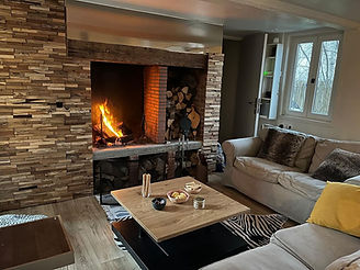 salon-cheminee-cosy-gite-normandie-1.jpg