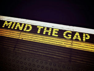"Mind the Gap" inscription dans le métro à Londres