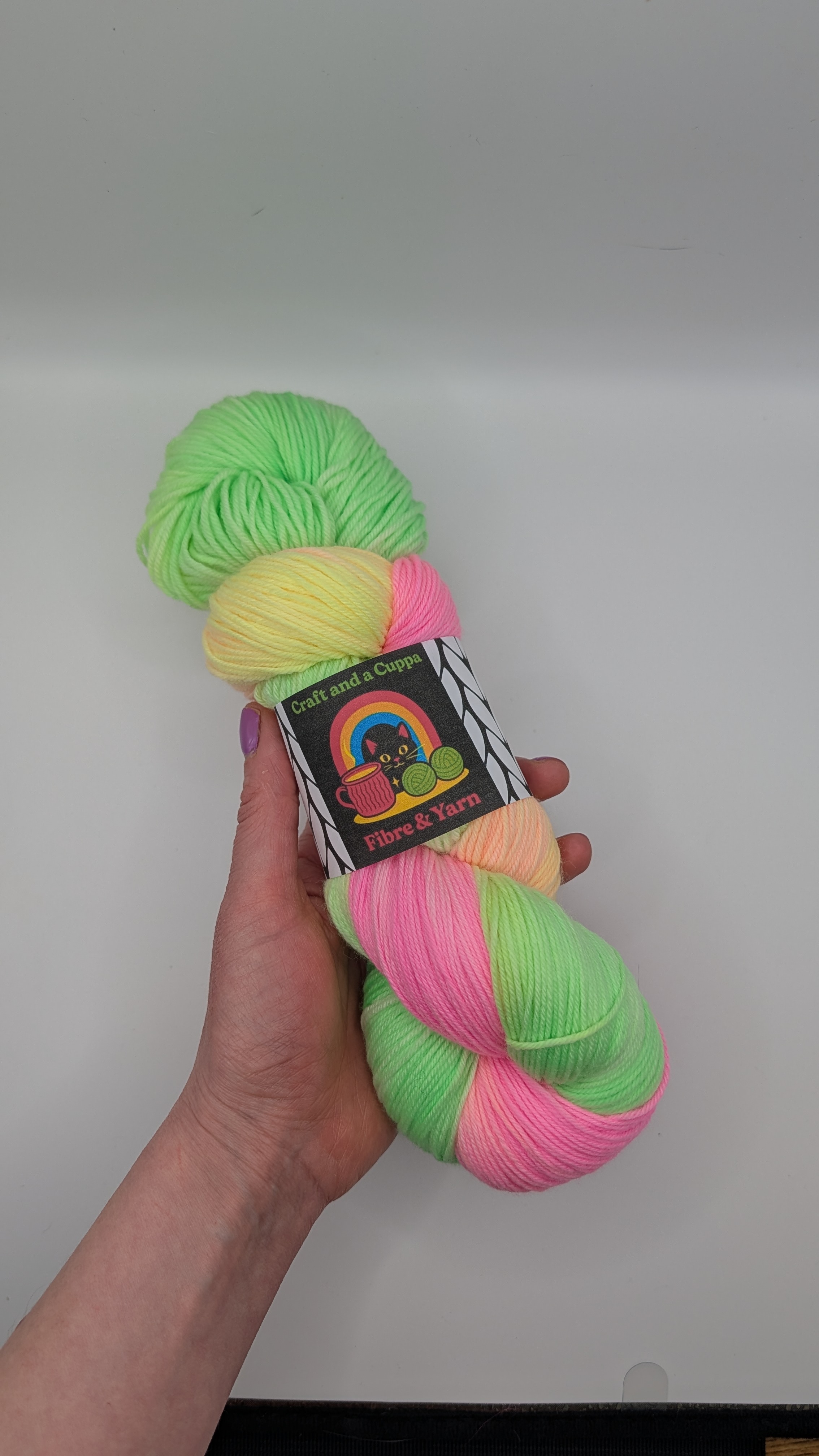 Ball of yarn in a complementary color
