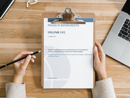 Persona che studia la UNI/PdR 192:2026