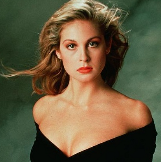 Kelly Rutherford, Krittika 🌙
