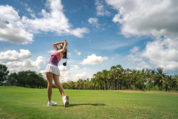 female-golf-player-playing-golf-in-professional-golf-course_34011-748.webp