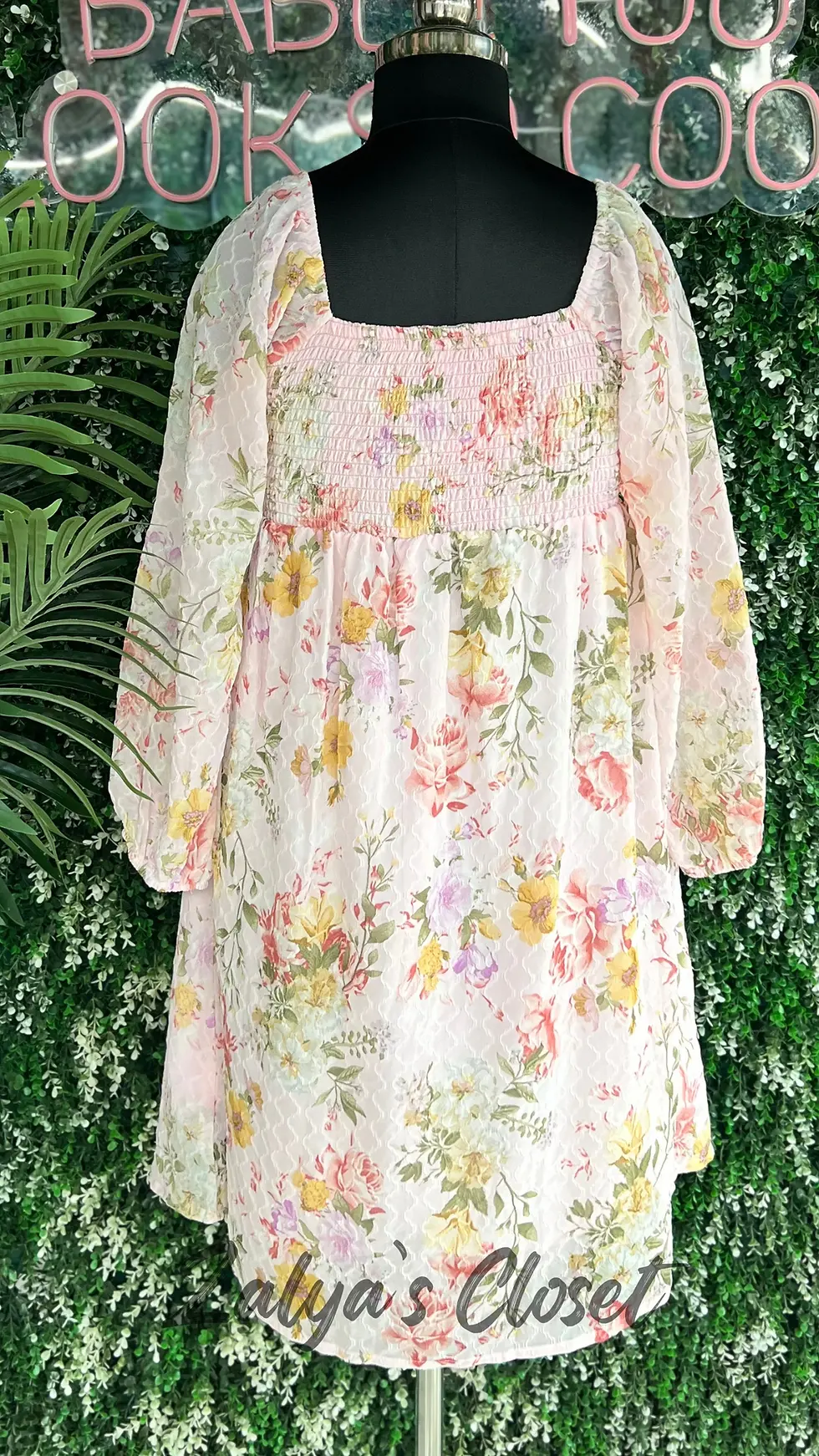 Thumbnail: Plus Size Printed Gown 