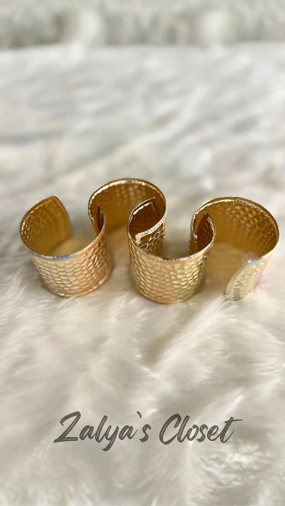 Thumbnail: Non Anti Tarnish imported Big Bracelet Blue & Pink 