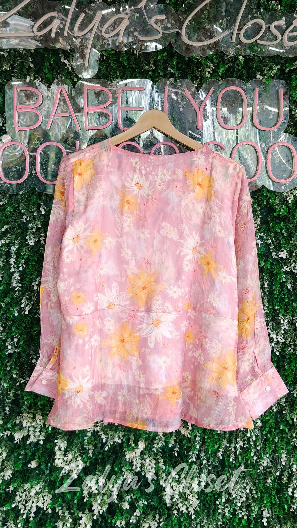 Thumbnail: V-neck Printed Tops