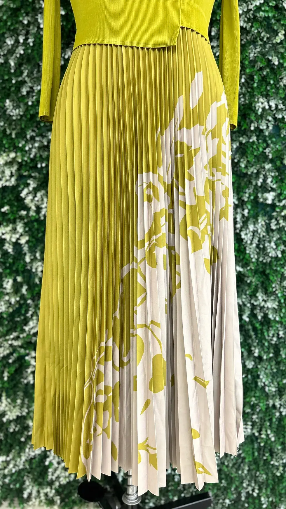 Thumbnail: Imported Bottom One Side Printed Magic Dress