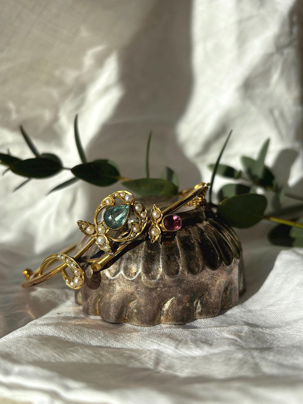 Thumbnail: A Victorian 15ct gold, aquamarine, garnet and seed pearl bangle