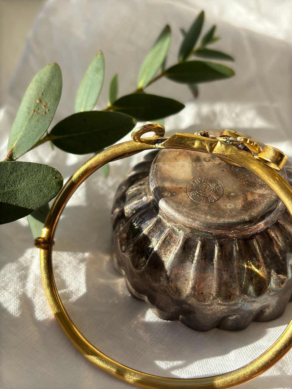 Thumbnail: A Victorian 15ct gold, aquamarine, garnet and seed pearl bangle