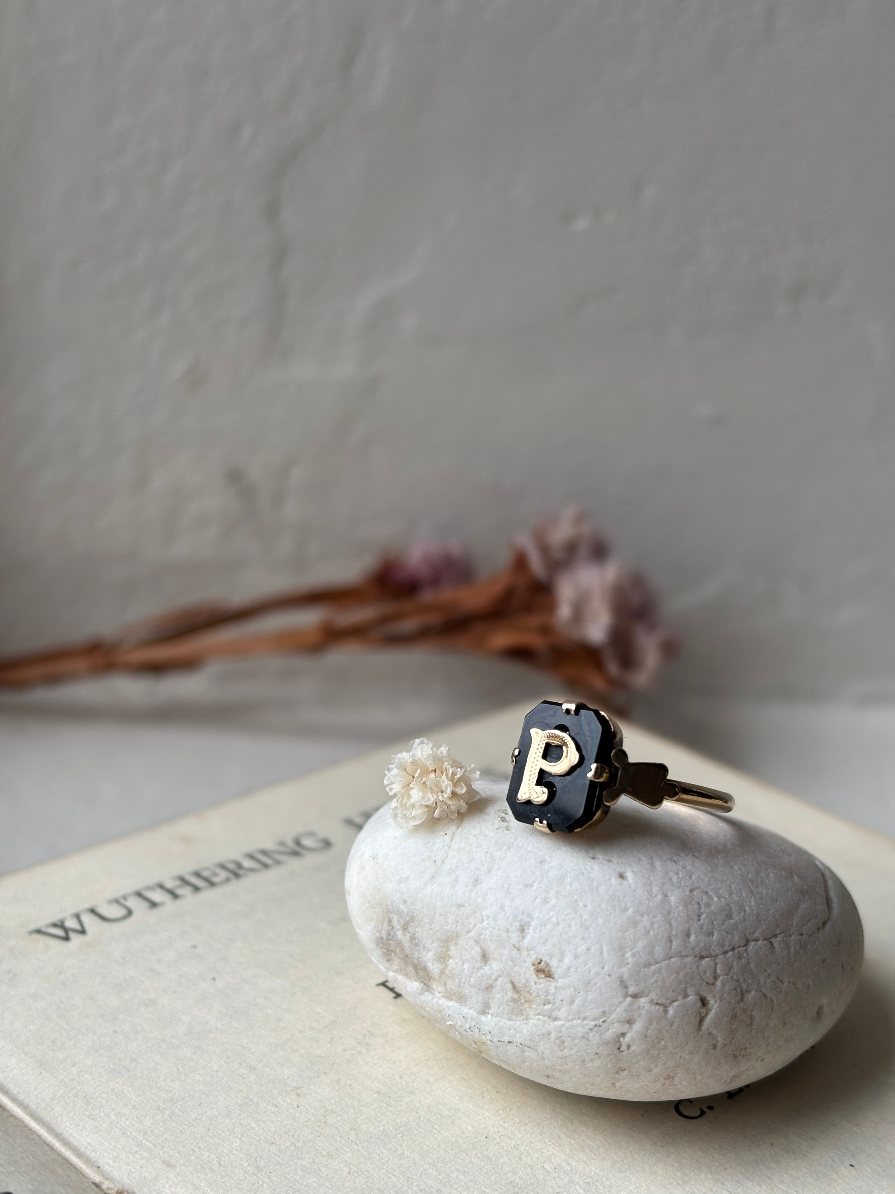 Victorian 9ct Gold & Onyx Initial Ring