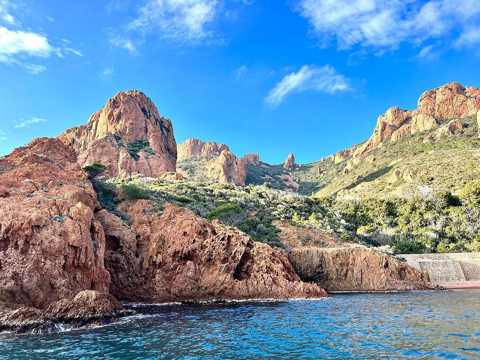 Location Jet Ski Fréjus chez SublimSky : vivez une aventure unique avec ou sans permis. Randonnées s