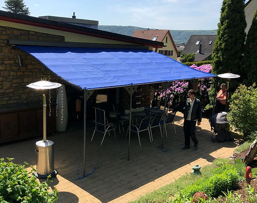 Pergola mit integrierter Markise