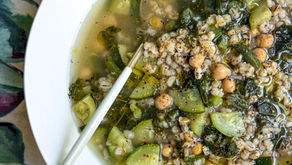 Soupe repas à l’orge, pois chiches et légumes verts