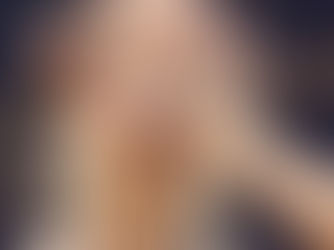 Mulher mística simulando a terceira visão.