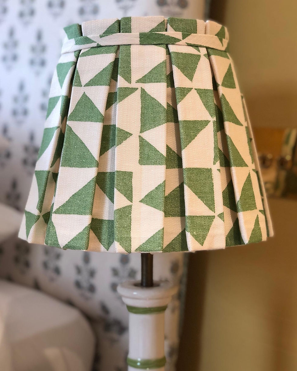 Fermoie Circus 10" boxpleat lampshade