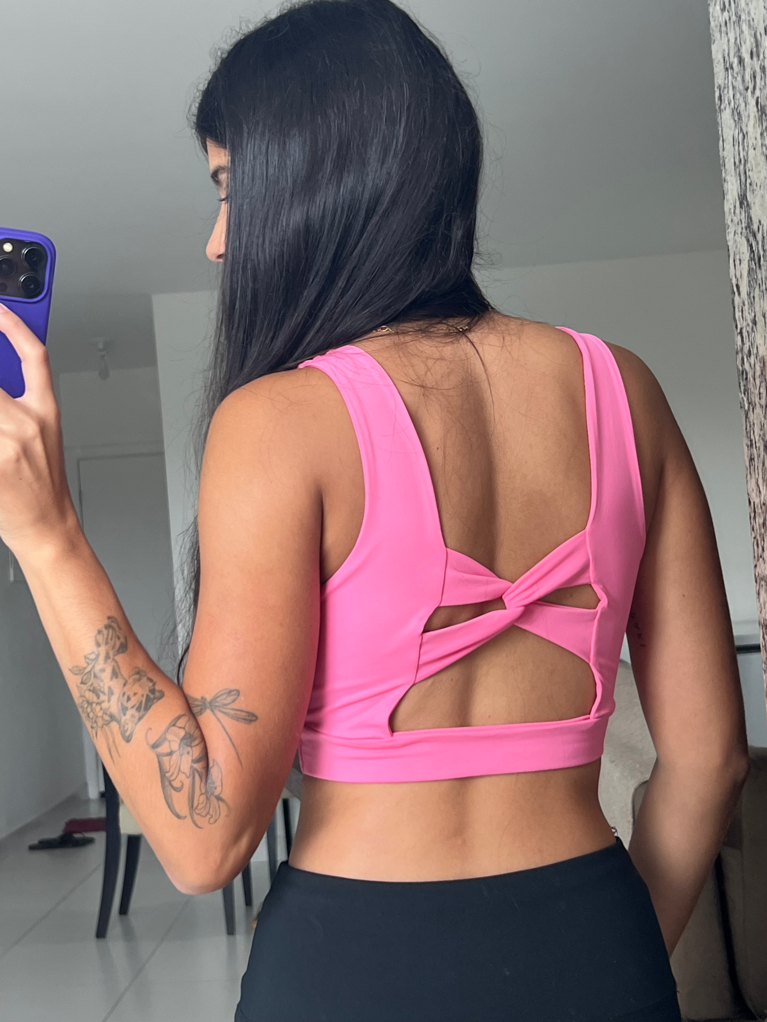 Top com detalhes cruzados
