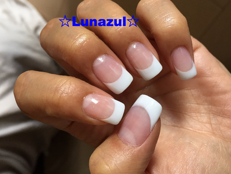 フレンチ(アクリルネイル)お手頃価格の短めスタイル