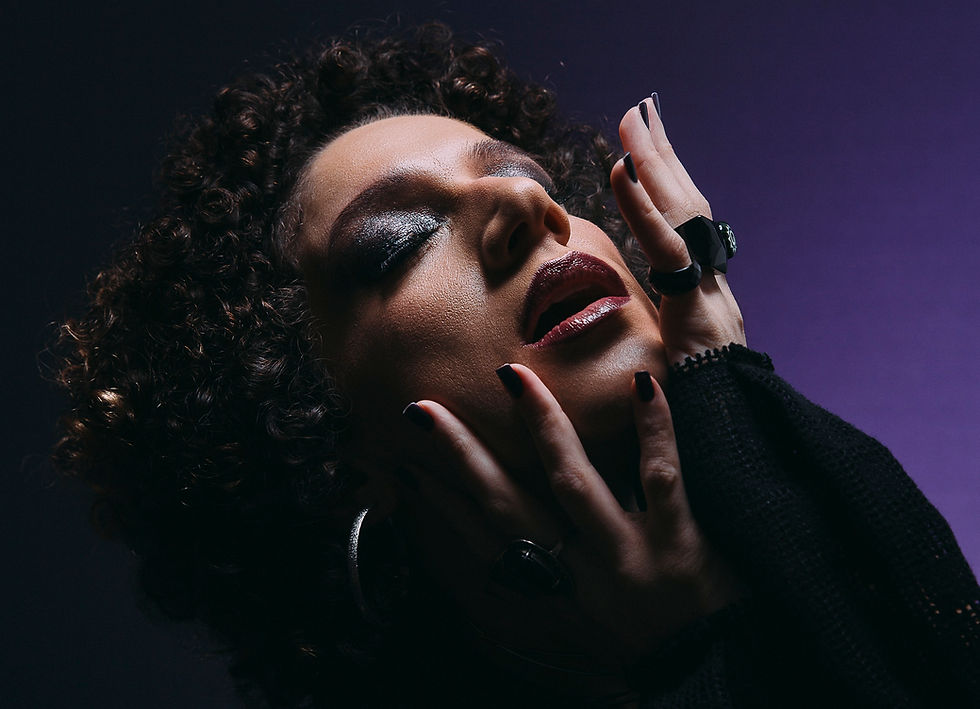 Nadine, novo trabalho de Luiza Romão, une spoken word e história policial para discutir violência de gênero