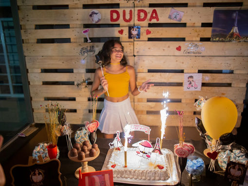 Influencer Duda Barros comemora aniversário com Festa do Pijama em Louveira