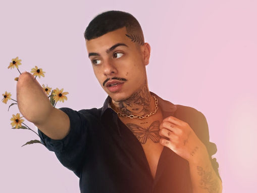 Influenciador PCD Deives Picáz estreia como apresentador em canal jovem