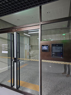 iT100 설치 사례 (공동현관)