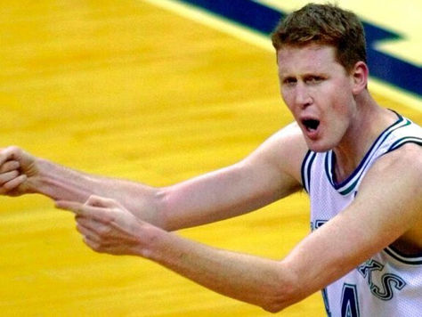 Shawn Bradley leyenda de la NBA queda parapléjico