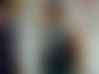 Reyna firma con Aguacateros de Michoacán 