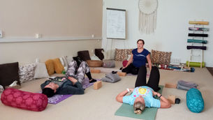 Den s jógou a dechem a hlubokou relaxací ze súfijské jógy na obnovu orgánů a kloubů