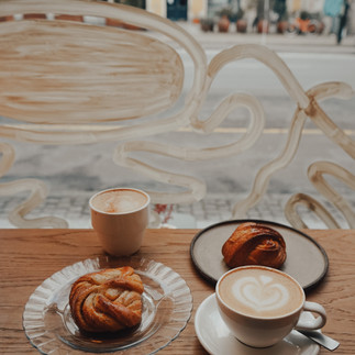 Cardamome roll & coffee chez Darcy's Kaffe à Copenhague 