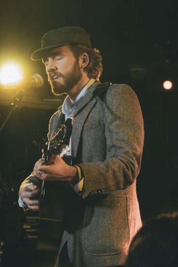 Hunter Metts at the Mercury Lounge in NYC on November 7, 2025. Photos by Miranda Wyman