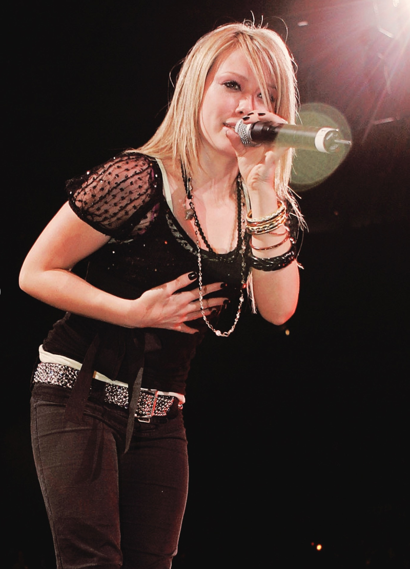 Young Hilary Duff performing at Z100 New York's 2004 Jingle Ball