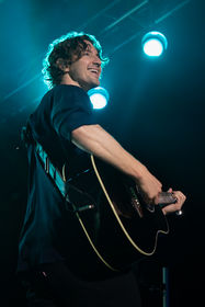 Dean Lewis in Seattle: Warm Voices, Cool Lights, and a Crowd That Felt Every Word