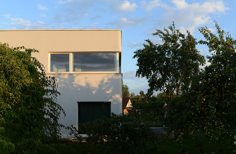 Namas kubas kolektyvinių sodų masyve