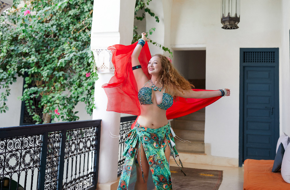Yulia Yallar Bellydancer