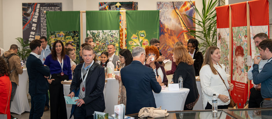 DUST-utställning: Förhoppningar och drömmar om samhällen i transformationsprocessen för större hållbarhet.