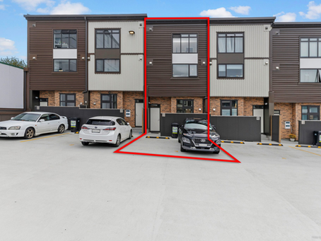 你可以想不開. 但千萬不要跳下去 ,聽聽大叔的話你就明白 