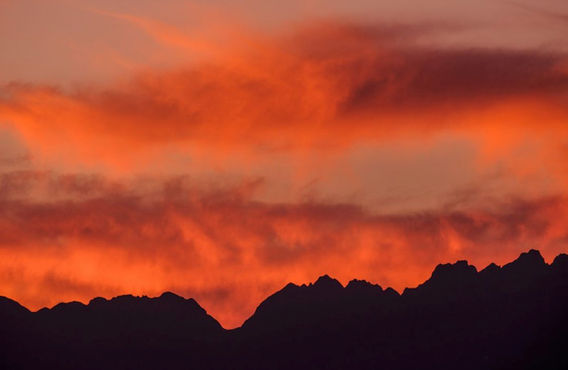 [A-017] 燃える稜線