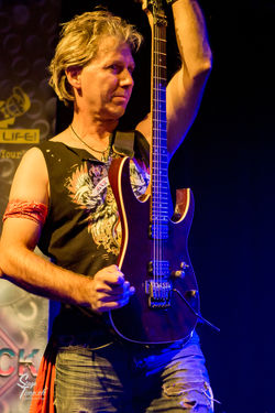 Smoke_'n'_Flame___1st_Swiss_Glam_Rock_Fe