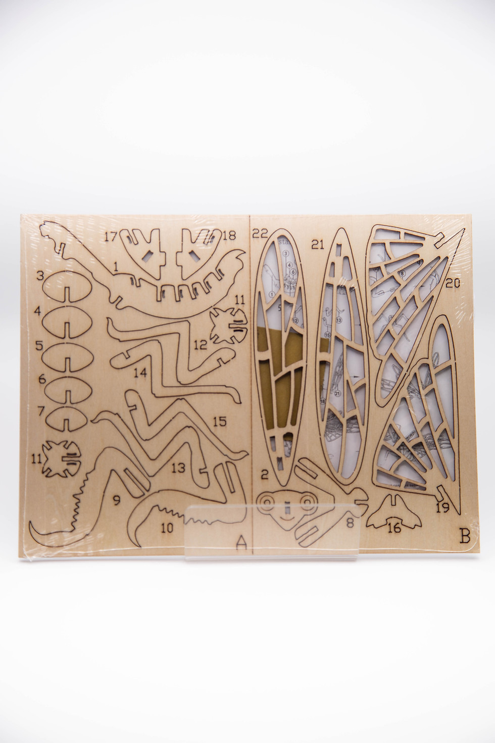 Thumbnail: Wooden Mantis 3D Puzzle Kit